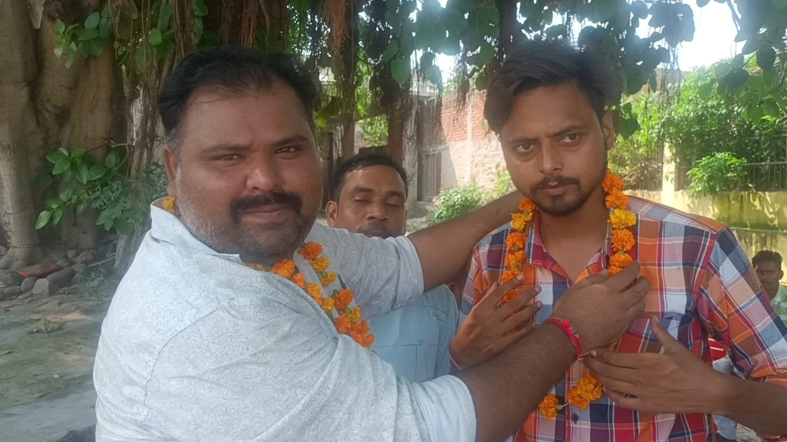 रायबरेली-बजरंग दल के कार्यकर्ताओं ने गौ रक्षक अभिषेक ठाकुर का किया भव्य स्वागत