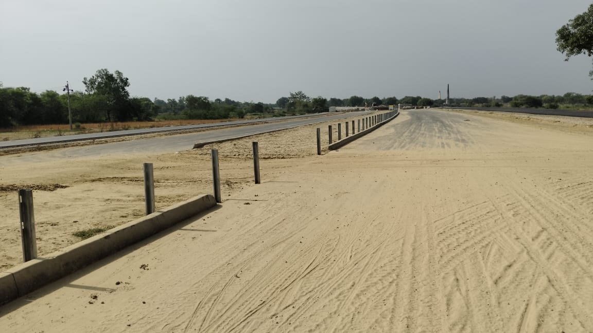 रायबरेली-घरौनी न मिलने से बेघर हो गए हजारों परिवार ,नहीं मिल रहा मुआवजा 