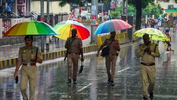 यूपी में चिपचिपी गर्मी ने किया बेहाल, आज इन जिलों में होगी बारिश, 22 अगस्त से फिर बदलेगा मौसम