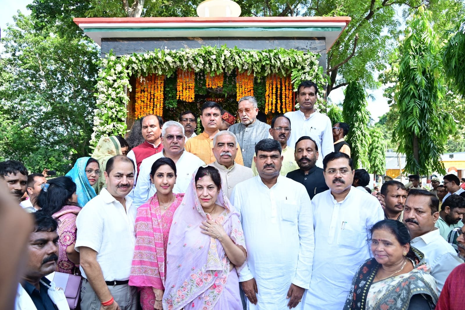 जननायक स्व. अखिलेश सिंह जी की छठवीं पुण्यतिथि पर श्रद्धांजलि सभा एवं मूर्ति अनावरण कार्यक्रम सम्पन्न