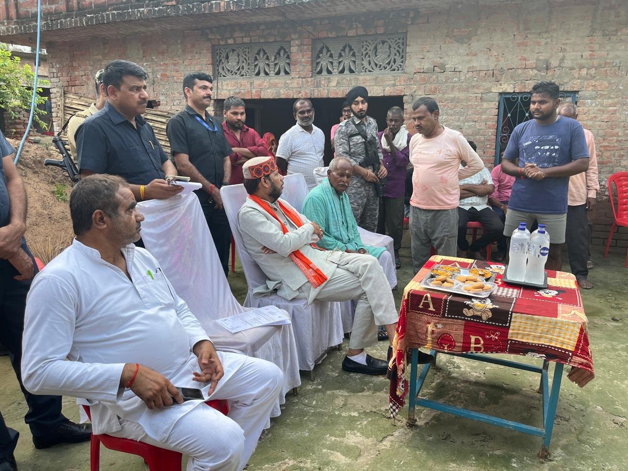 रायबरेली-क्षेत्रीय विधायक ने चौपाल लगाकर सुनी लोगों की समस्याएं,,, 