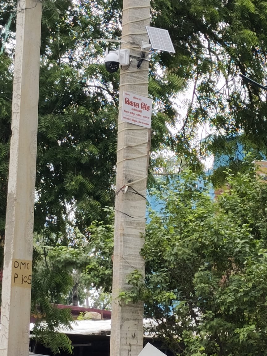 गरीबों की मदद से लेकर सुरक्षा व्यवस्था तक जिम्मेदारी निभा रहे विकास सिंह