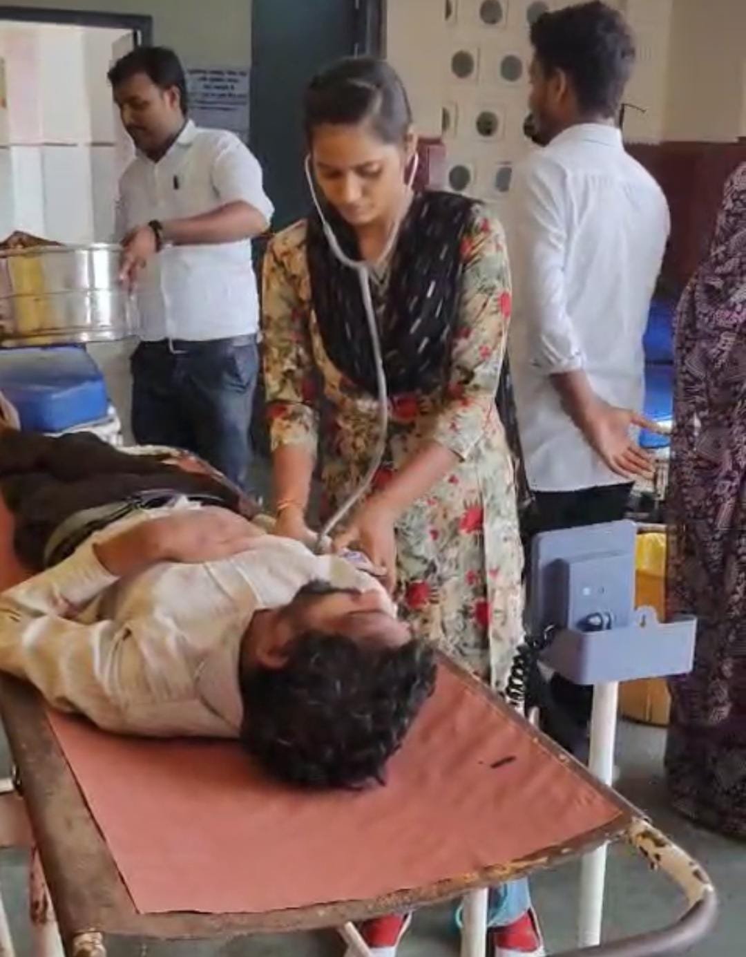 रायबरेली-ऊंचाहार एक्सप्रेस में संदिग्ध अवस्था में घायल हुआ मुसाफिर , सीएचसी में भर्ती 