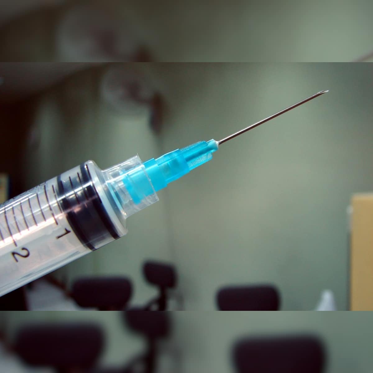 रायबरेली-नरहरपुर गांव में इंजेक्शन लगाते से मरीज की मौत के मामले में शुरू हुई कार्यवाही