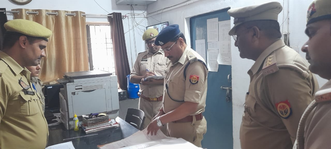 रायबरेली-एएसपी ने कोतवाली का किया निरीक्षण , विवेचना निस्तारण की गुणवत्ता पर चेताया