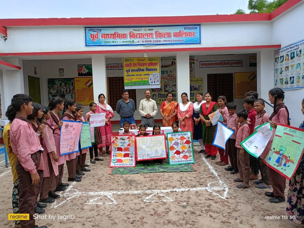 Raibareli-बच्चों का टीका लगाकर और माला पहनाकर किया गया स्वागत