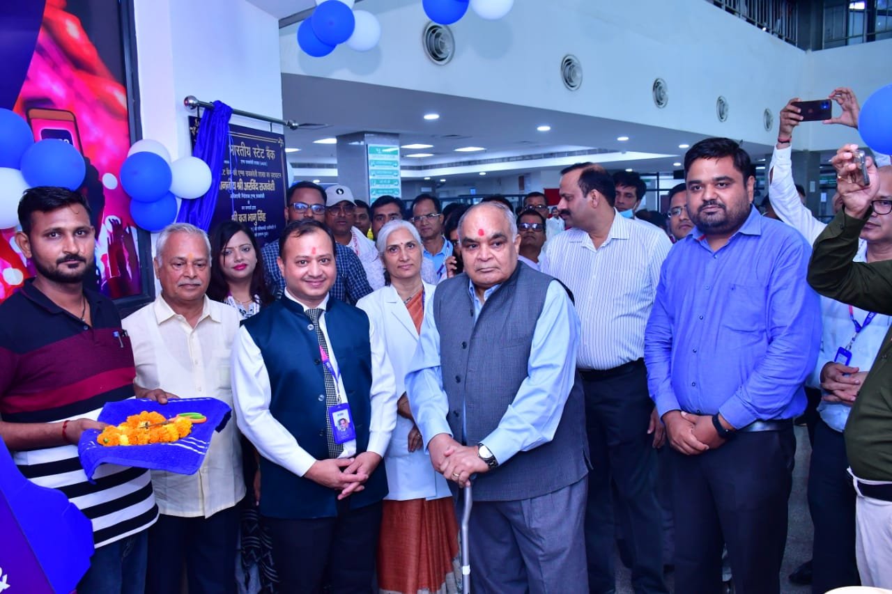 Raibareli-स्टेट बैंक दिवस के उपलक्ष्य में भारतीय स्टेट बैंक ने अपनी सेवाओं का एम्स में किया विस्तार