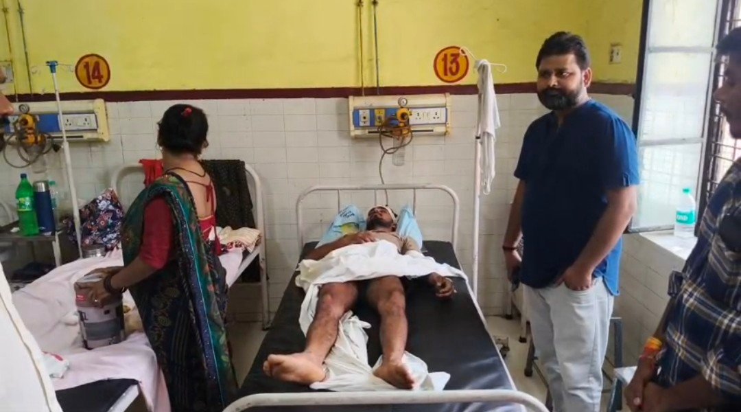 रायबरेली-प्रधान के खिलाफ आरटीआई डालना युवक को पड़ा महंगा,गुर्गों ने किया जानलेवा हमला