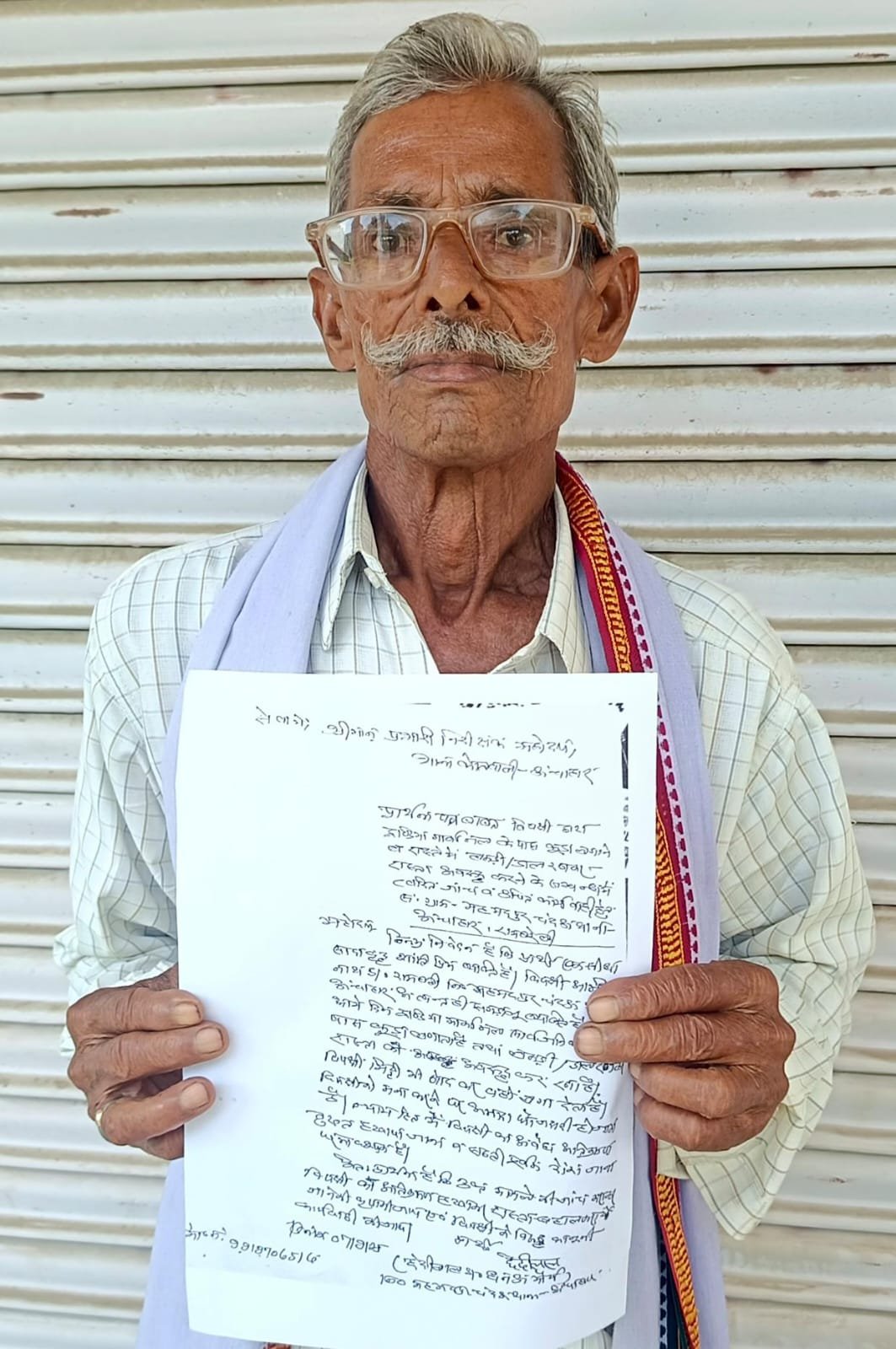 रायबरेली-एक व्यक्ति द्वारा गांव में सार्वजनिक रास्ते को अवरुद्ध वा जान से मारने की दी धमकी का आरोप,,,, 