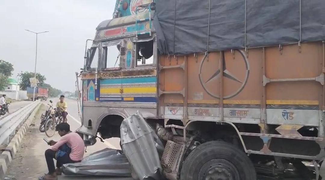 रायबरेली-ऊंचाहार में लखनऊ प्रयागराज राजमार्ग मार्ग पर हुआ सड़क हादसा,,,,, 