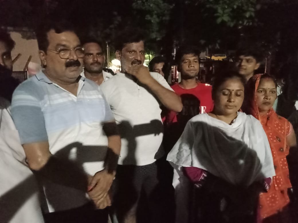 रायबरेली-बिजली समस्या पर भाजपा नेता ने  डीएम को सुनाया जनता का दर्द 