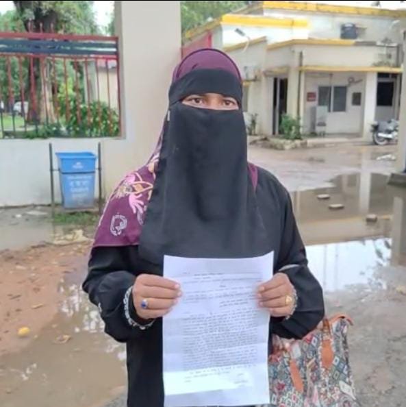 रायबरेली-चौकी इंचार्ज ने महिला के साथ की अभद्रता , सीसीटीवी में कैद हुई पुलिस की अराजकता