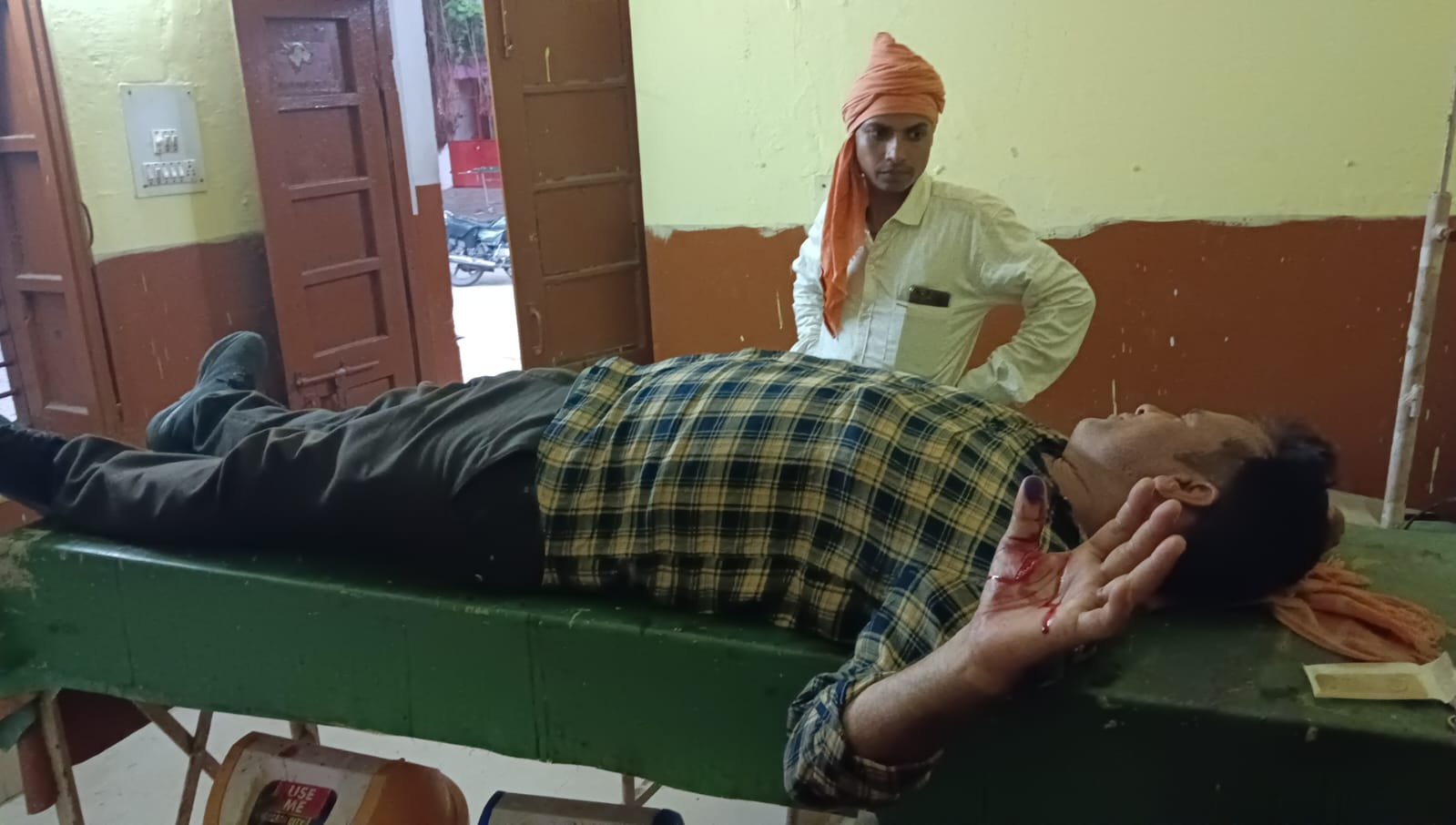 Raibareli-दंबगों को नही रहा पुलिस का भय