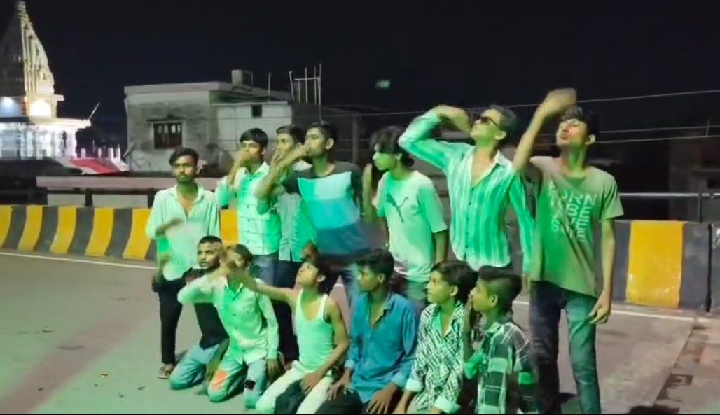 रायबरेली में लगातार बढ़ रहा रीलबाज युवकों का शौक