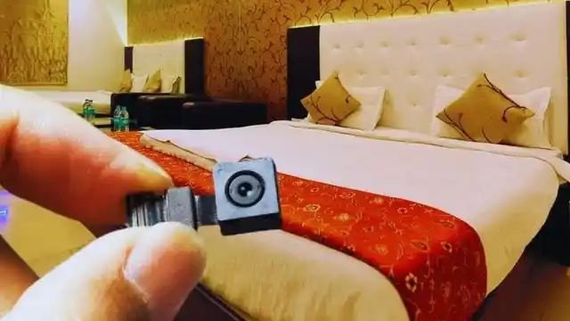 इंस्टाग्राम पर बनी सहेली से मिलने होटल गई महिला तो निकला लड़का, रेप कर बनाई अश्लील वीडियो से ब्लैकमेल