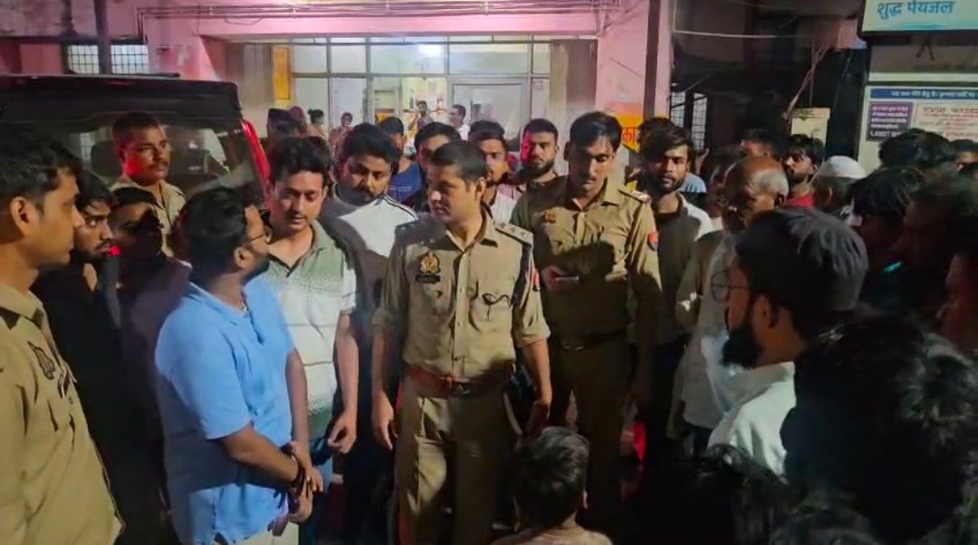 रायबरेली-तेज रफ्तार बोलेरो गाड़ी ने ई रिक्शा समेत दो बाइकों को कुचला