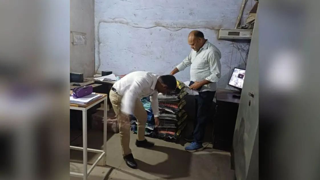 रायबरेली के किराना गोदाम में खाद्य विभाग की छापेमारी