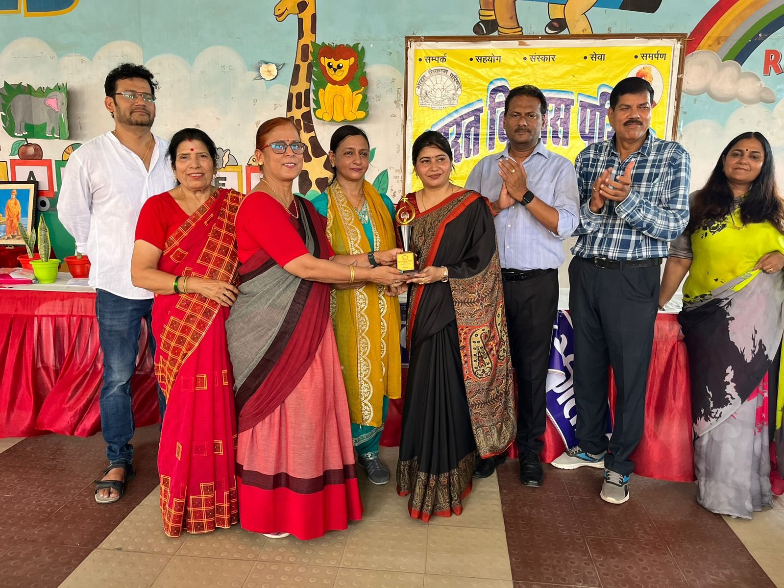 Raibareli-भारत विकास परिषद की चित्रकला प्रतियोगिता में राइजिंग चाइल्ड के बच्चे हुए पुरुस्कृत