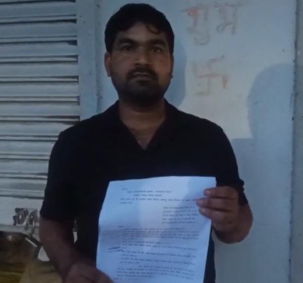 रायबरेली-प्रधान प्रतिनिधि पर पुरानी ईंटें जबरन उठाने का आरोप, वीडीओ नें दिये जांच के आदेश,,,,, 