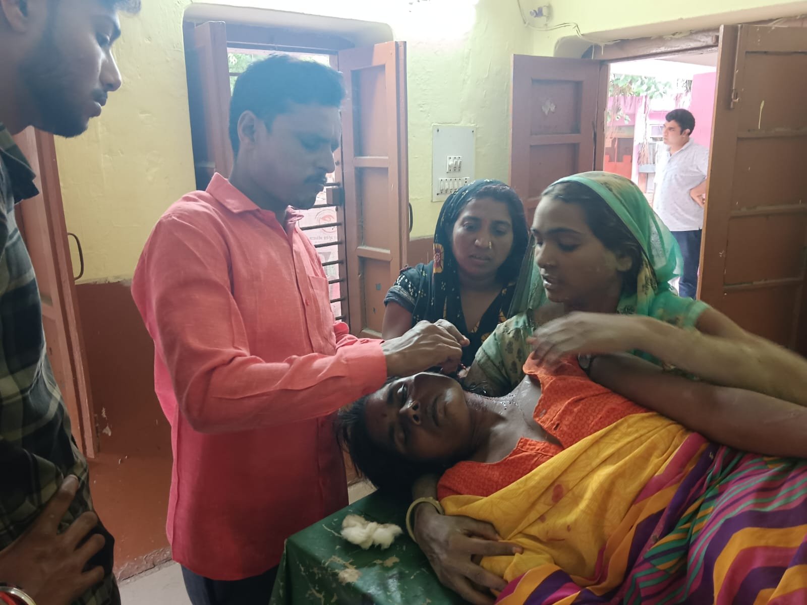 Raibareli-रास्ते के विवाद को लेकर दंबगों ने कुल्हाड़ी से किया हमला