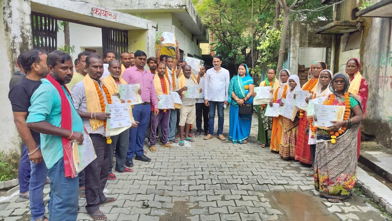 रायबरेली-स्वच्छता महाभियान से जुड़े नगर के लोग,अध्यक्ष ने सहयोग के लिए सभी को सराहा,,, 