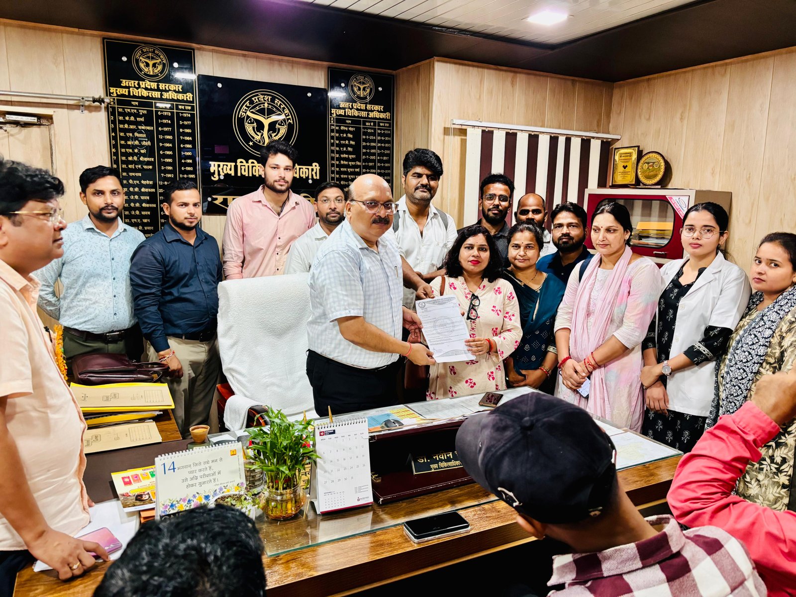 रायबरेली लंबित मानदेय व PBI एवं अन्य बकाया देयकों के भुगतान को लेकर सौंपा गया ज्ञापन