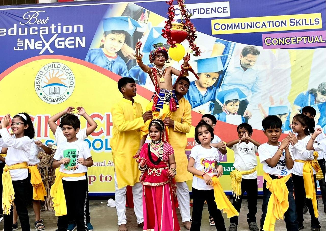 Raibareli-राइज़िंग चाइल्ड स्कूल में जन्माष्टमी उत्सव की धूम