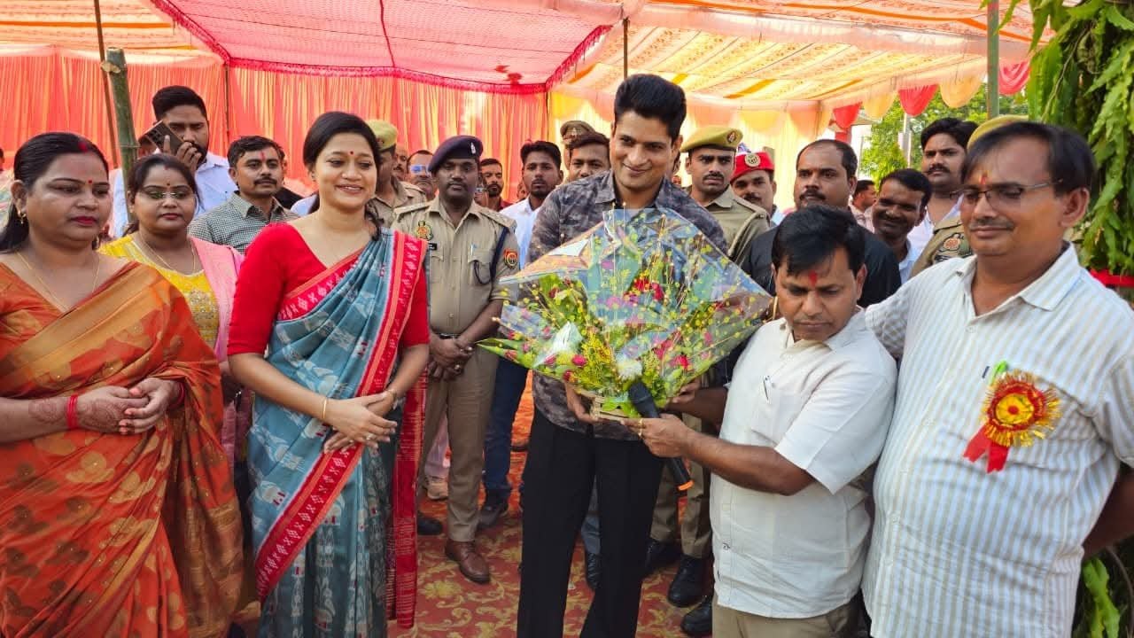 रायबरेली-मुड़िया डीह शक्ति पीठ में दंगल केसरी बनें पहलवान काली, फाइनल कुश्ती जीतीं 