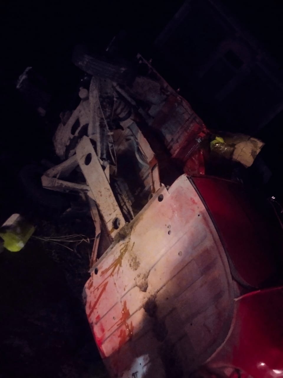 रायबरेली-कार और लोडर में जबरदस्त भिड़ंत , चौराहा पर मची अफरा तफरी 