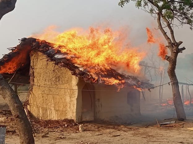 रायबरेली- ऊंचाहार में आगजनी की घटनाएं: लाखों रुपये का हुआ नुकसान