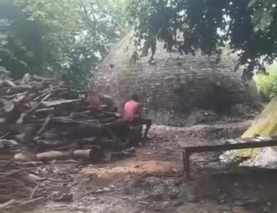 रायबरेली-आखिर किसकी सय पर वर्षों से चल रहा अवैध तरीके से कोयला भट्ठी,,,,? 