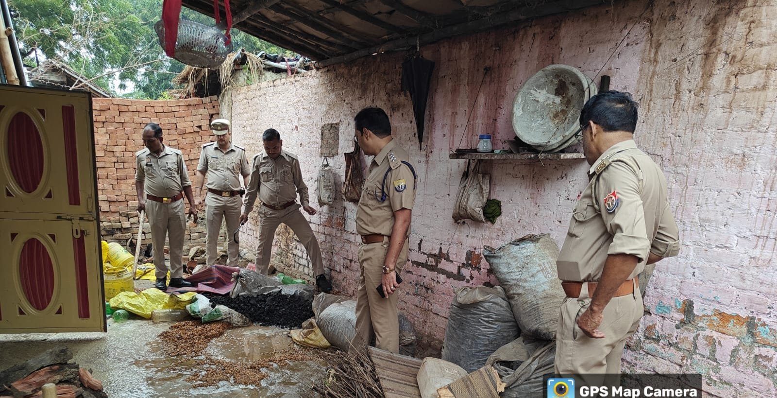 रायबरेली-आबकारी और पुलिस विभाग की सयुक्त टीम ने पकड़ी 36 लीटर अवैध कच्ची शराब