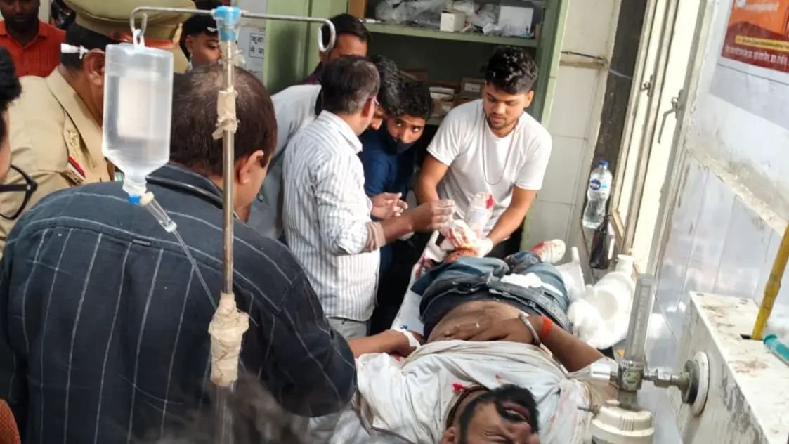 अमेठी में बाजार से लाैट रहे युवक पर दिन दहाड़े ताबड़तोड़ फायरिंग, हालत गंभीर