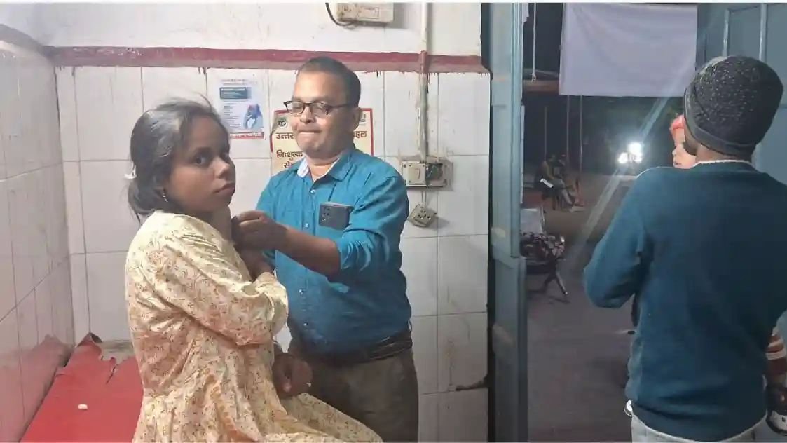 रायबरेली में पागल कुत्ते ने डेढ़ घंटे में 17 लोगों को काटकर किया घायल