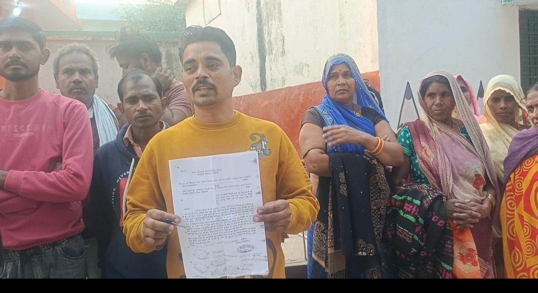 रायबरेली-ग्रामीण रास्ता अवरुद्ध करने का आरोप