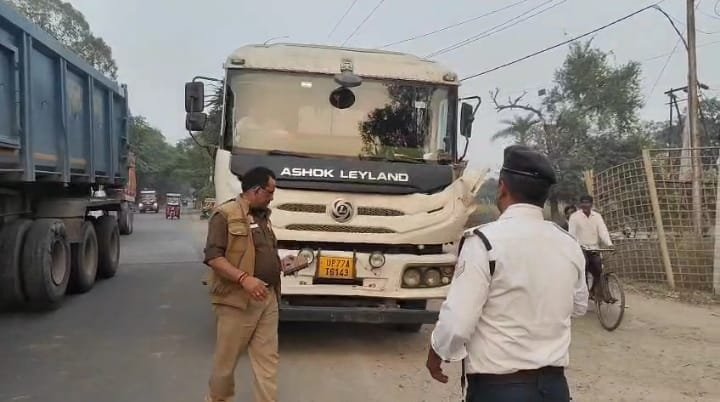 रायबरेली-ओवरलोड वाहनों को लेकर यातायात प्रशासन हुआ सतर्क, अभियान चलाकर की गई कार्यवाही