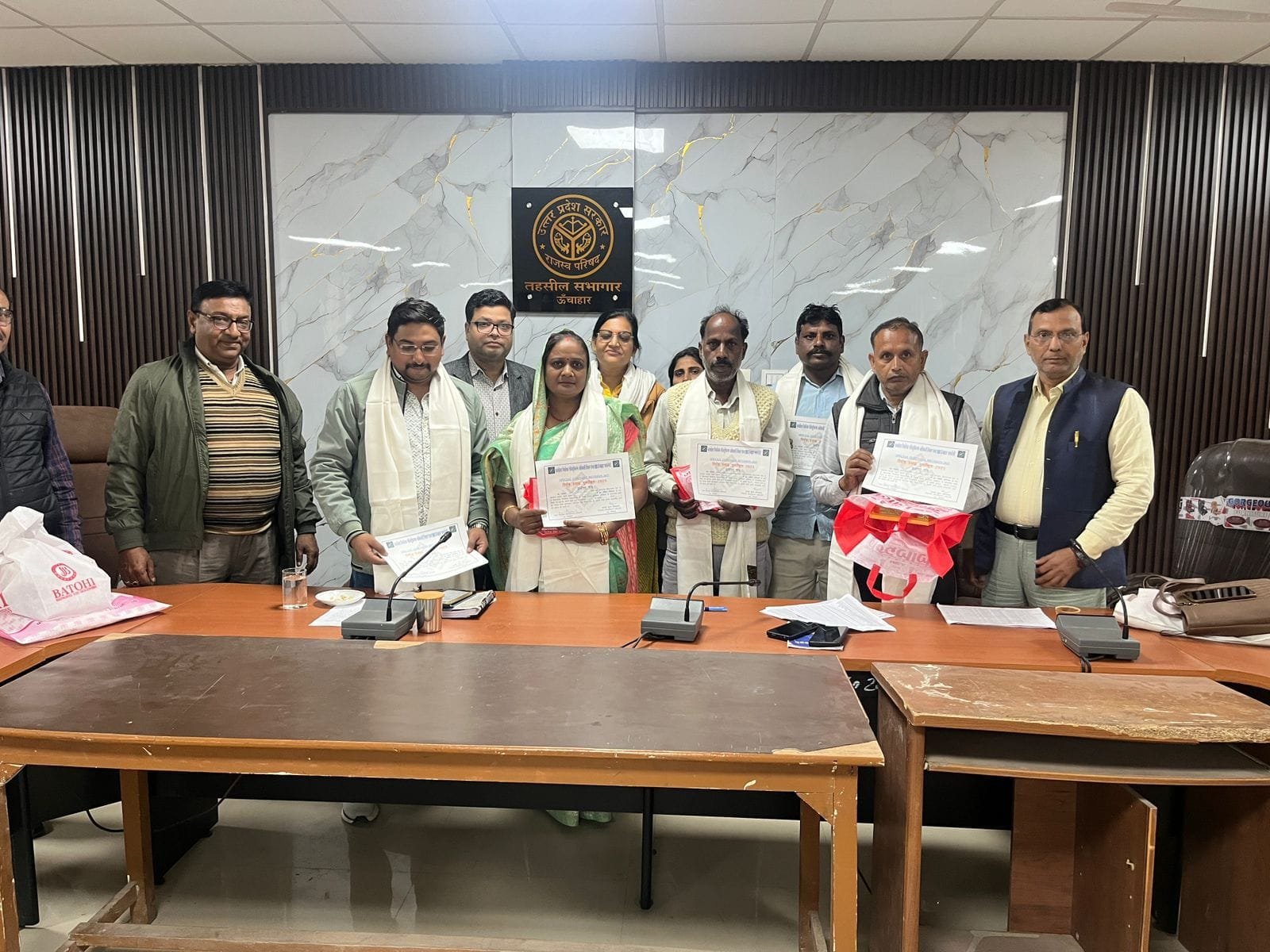 रायबरेली- एसडीएम नें एसआईआर अपने बूथ के सभी मतदाताओं के गणना प्रपत्र को शत प्रतिशत कार्य करने के लिए किया सम्मान,,,, 