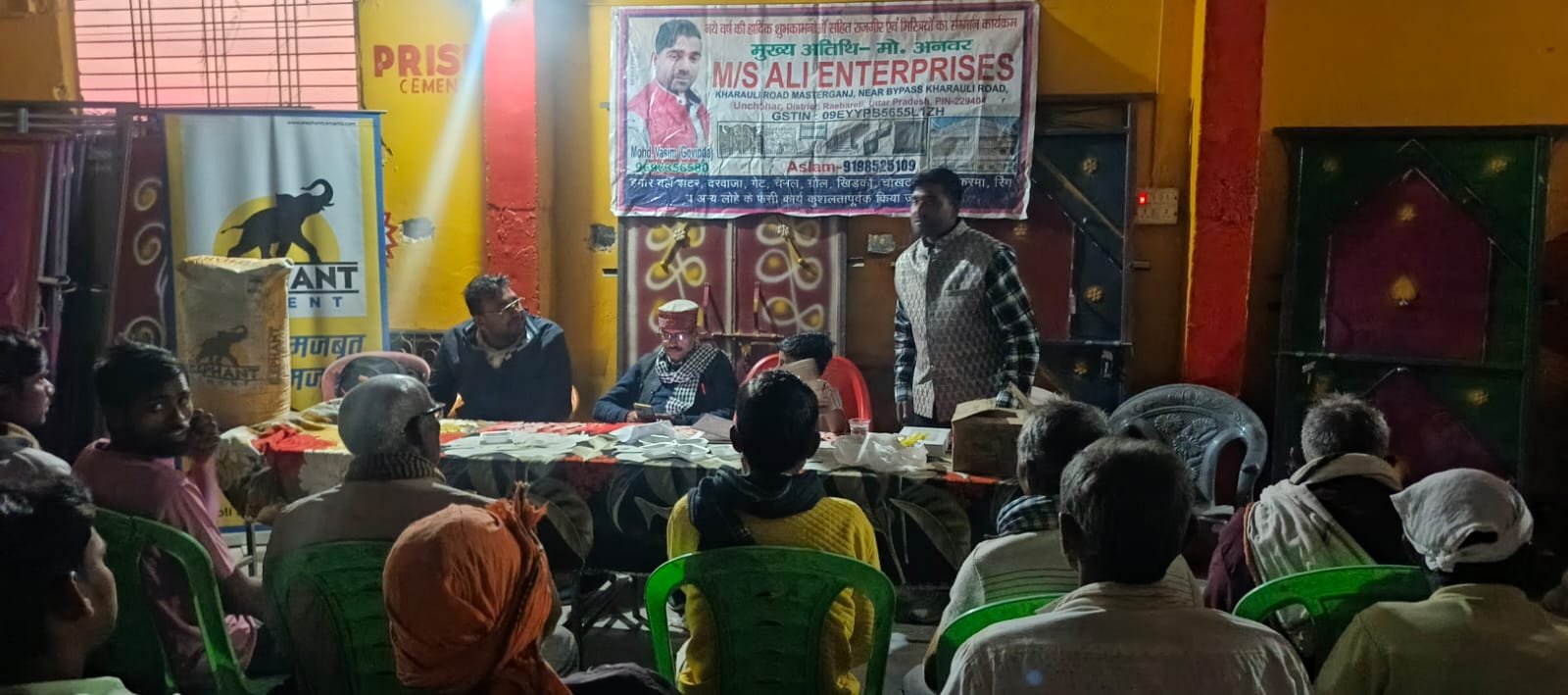 रायबरेली- एलीफेंट सीमेंट कम्पनी ने राज मिस्त्रियों को सम्मानित किया,,,? 