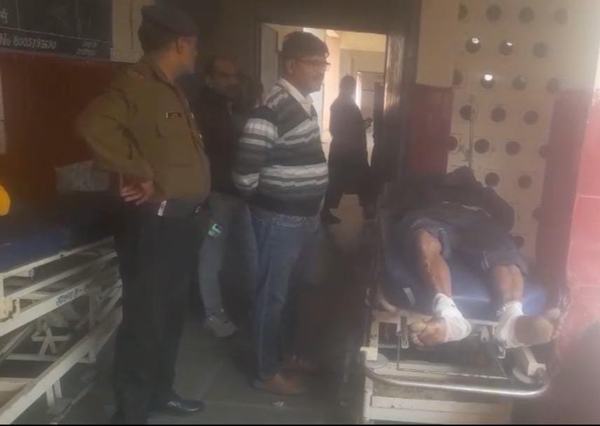 रायबरेली- ट्रैक्टर वा बाइक की भिडन्त दो घायल,एक रेफर 