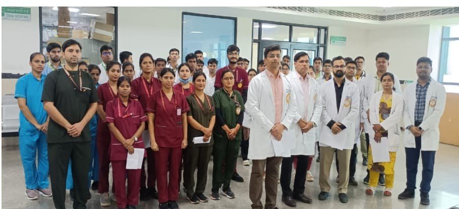 रायबरेली-एम्स रायबरेली के जनरल सर्जरी विभाग ने मनाया स्थापना दिवस एवं उल्लेखनीय योगदान के लिए निदेशक ने किया सम्मानित