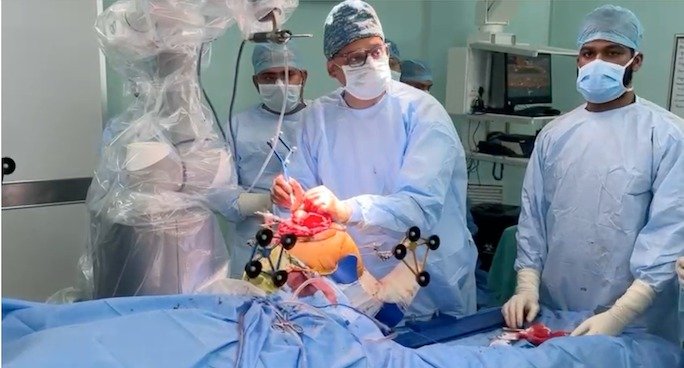 एम्स रायबरेली में रोबोट की सहायता से किया गया घुटने का सफल प्रत्यारोपण