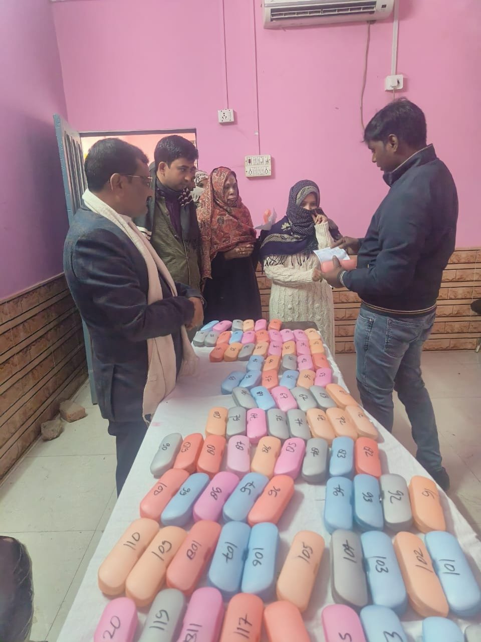 रायबरेली-ग्राम पंचायत ऊंचाहार देहात में एनटीपीसी प्रबंधन ने 350 नेत्र रोगियों को निःशुल्क चश्मे किया वितरित,,, 