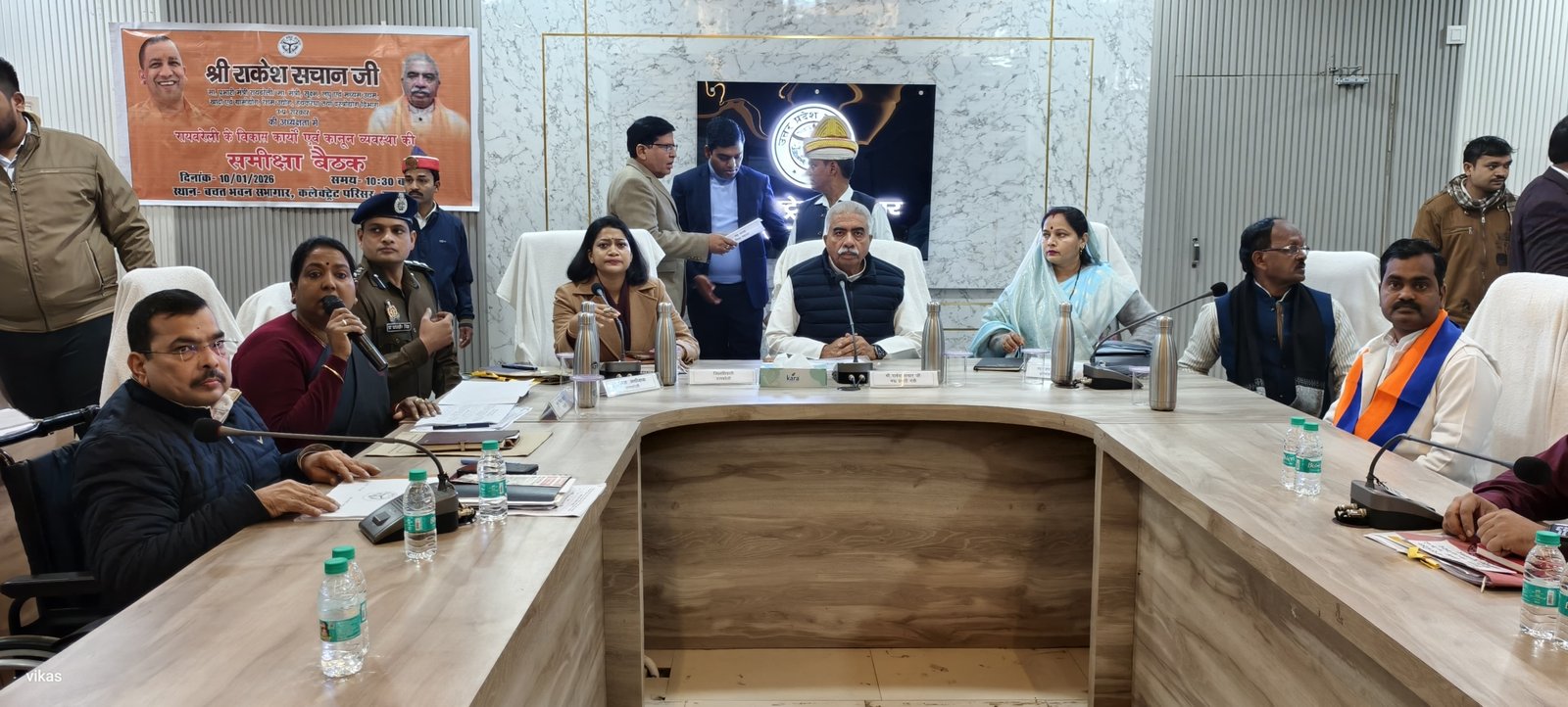 रायबरेली-प्रभारी मंत्री राकेश सचान ने कलेक्ट्रेट सभागार में विकास कार्यों व कानून-व्यवस्था  की समीक्षा बैठक कर दिए निर्देश