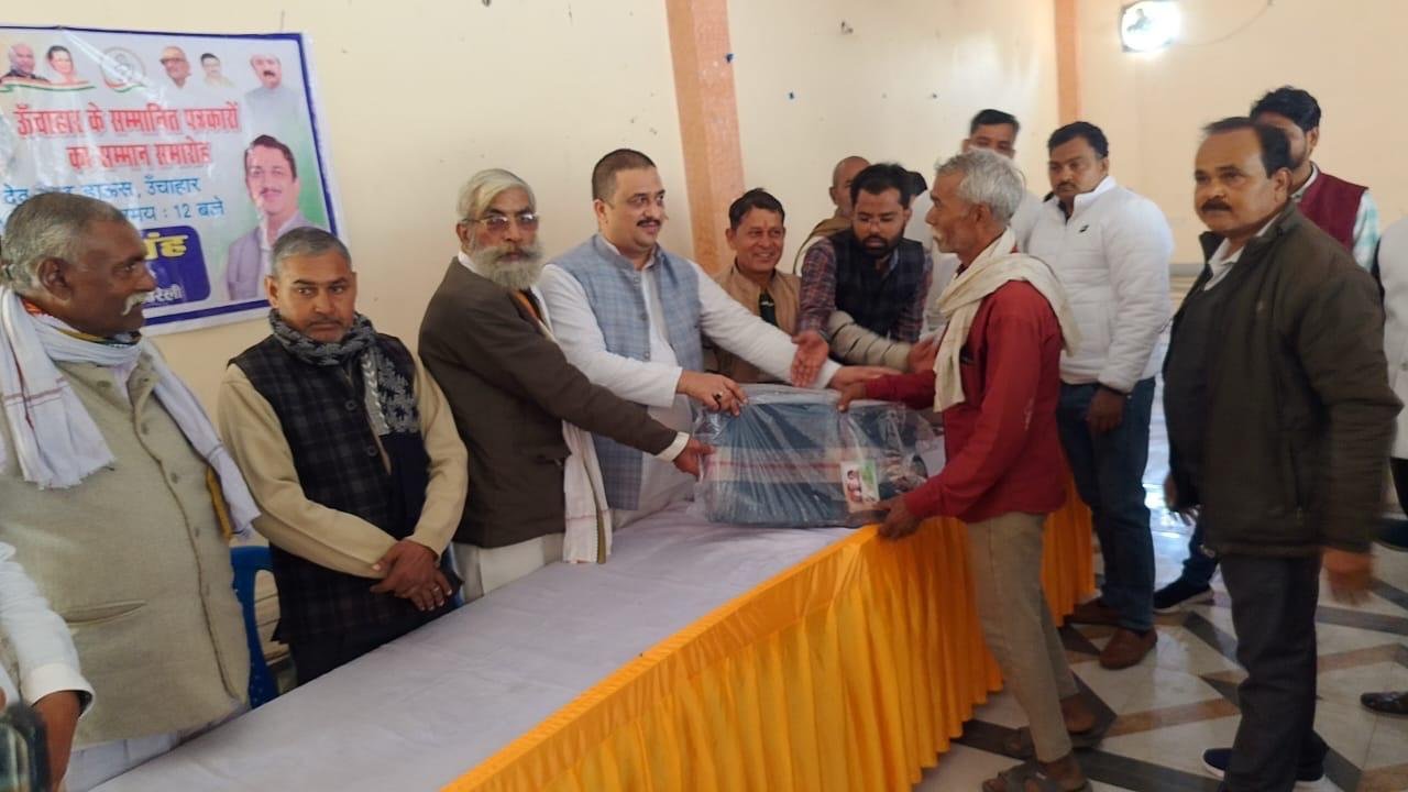 रायबरेली-समाज को श्रम और कर्मयोग की प्रेरणा देते है अखबार वितरक-अतुल सिंह 