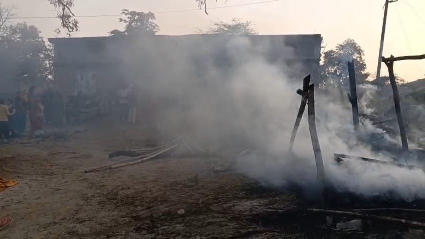 रायबरेली-संदिग्ध परिस्थितियों में लगी आग, छप्पर के नीचे बंधी भैस गंभीर रूप से झुलसी