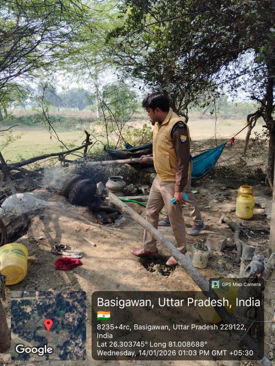 रायबरेली-55 लीटर अवैध कच्ची शराब बरामद व 450 किलो लहन मौके पर नष्ट, 02 अभियोग पंजीकृत