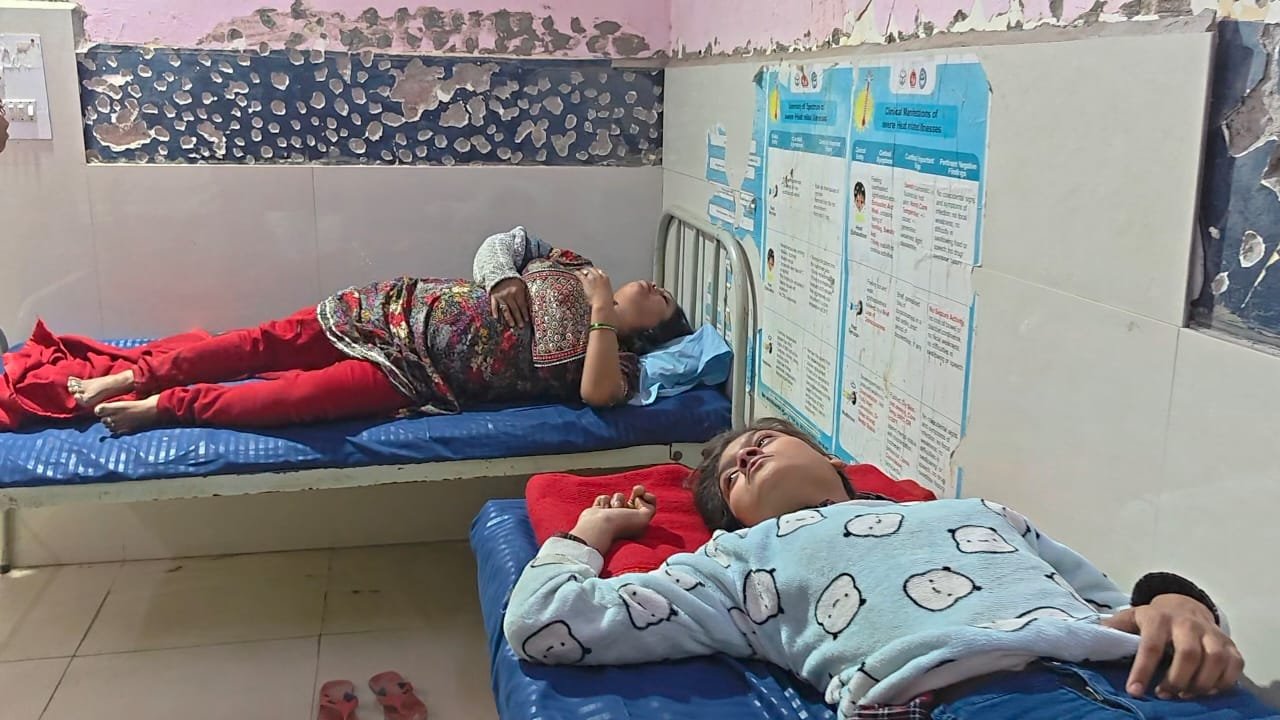 रायबरेली-शक के आधार पर पट्टीदारो ने बेटियों व नातिन समेत बुजुर्ग महिला को जमकर पीटा, चार घायल