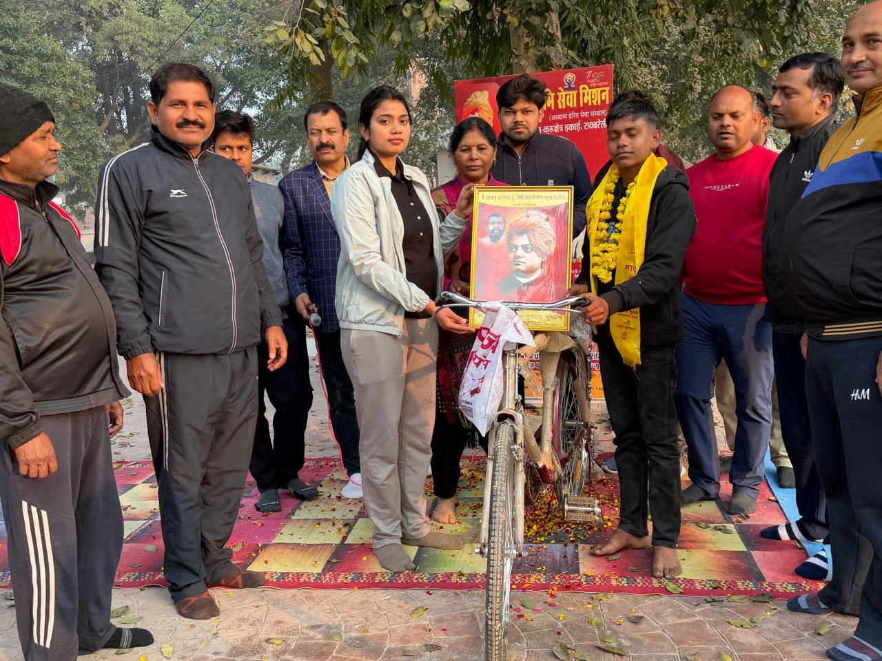 रायबरेली-योग साधक छात्र को साइकिल भेंट कर मातृभूमि सेवा मिशन ने रचा अनुकरणीय उदाहरण