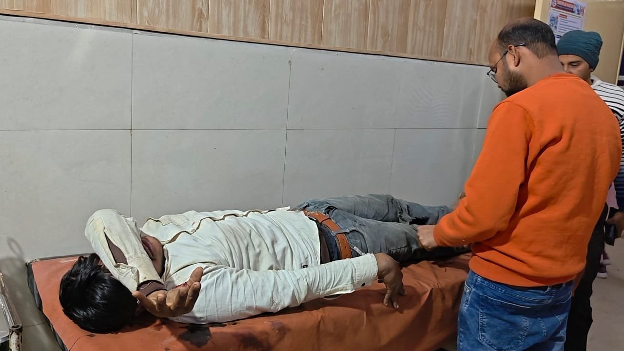 रायबरेली-साइकिल सवार को बचाने के चक्कर में बाइक सवार युवक हुआ दुर्घटना का शिकार, रेफर