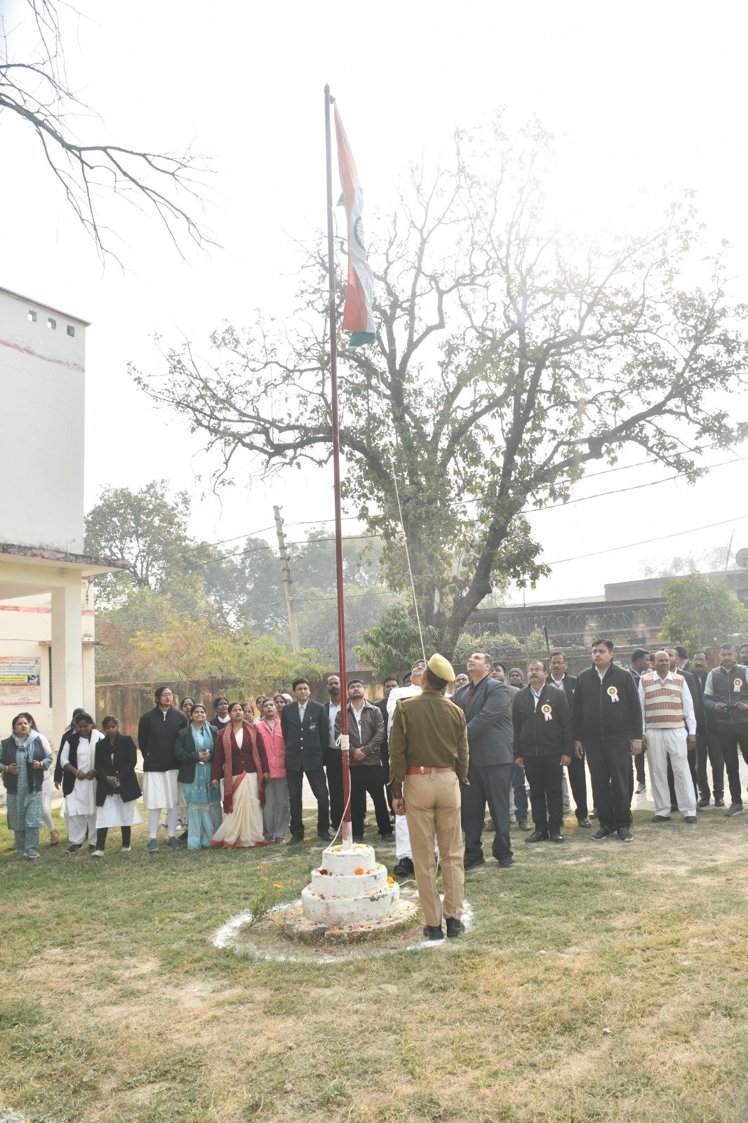 रायबरेली-अपर जिला जज ने ए0डी0आर0 सेन्टर में किया ध्वजारोहण